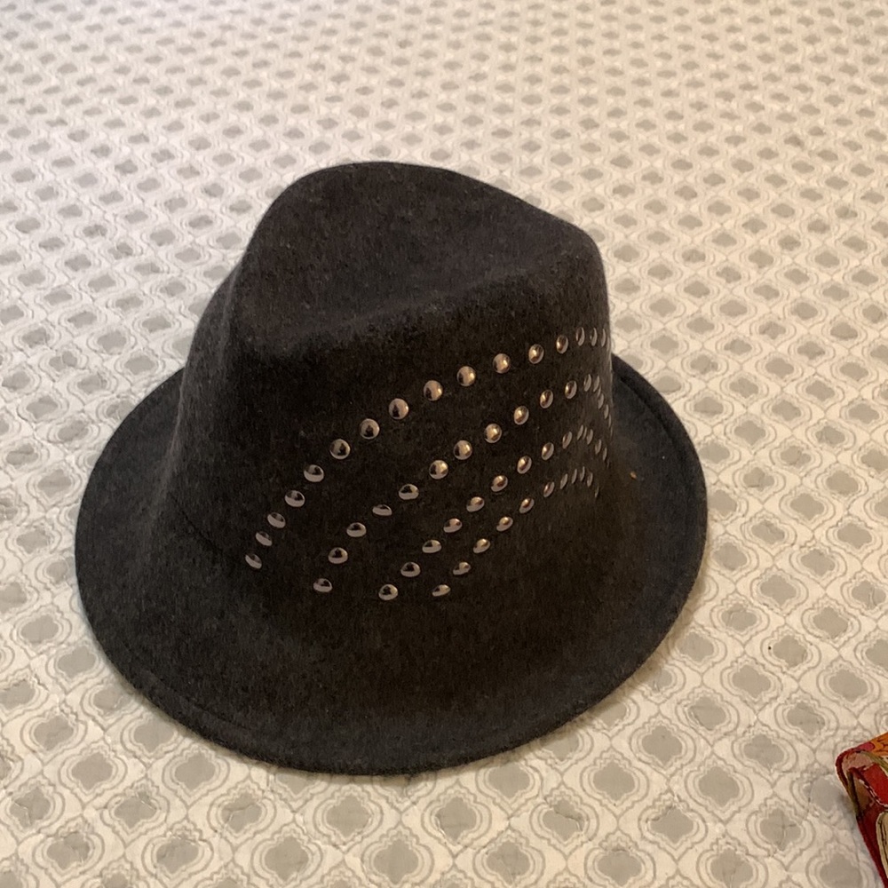 Wool woman’s hat - Picture 2 of 3